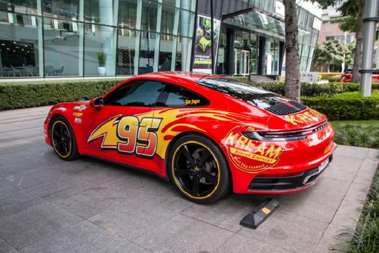 “Ech la” Porsche 911 Carrera hon 7 ty do Lightning McQueen o Sai Gon-Hinh-11