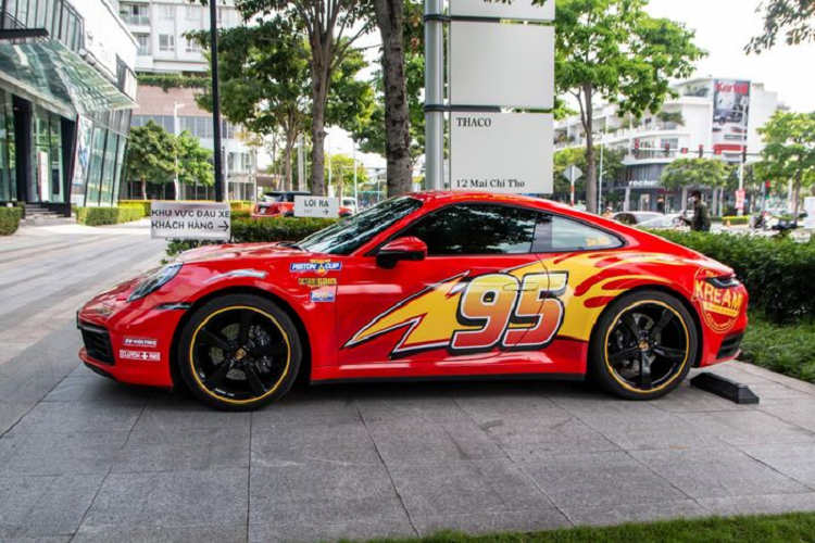 “Ech la” Porsche 911 Carrera hon 7 ty do Lightning McQueen o Sai Gon-Hinh-8