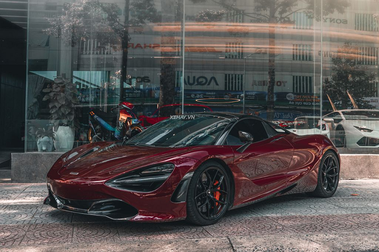 McLaren 720S Spider hon 23 ty mau “man mau” hang doc o Sai Gon