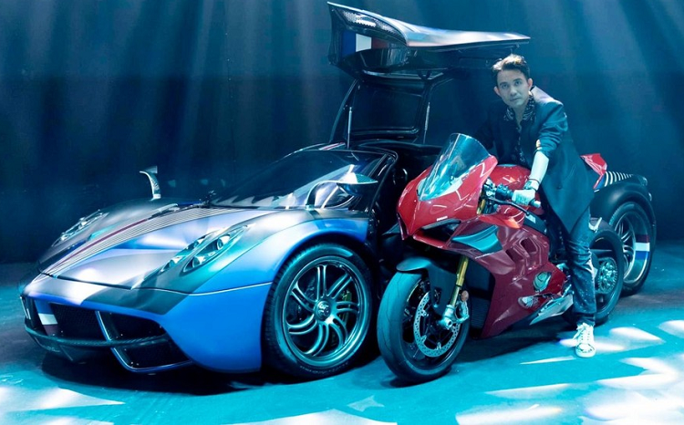 Minh Nhua khoe Ducati Superleggera V4 va Pagani Huayra hon 86 ty dong-Hinh-2