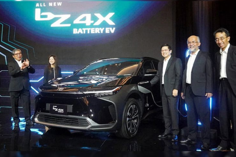 Toyota bZ4X mo ban o Thai Lan va Indonesia, tu hon 1,2 ty dong-Hinh-2