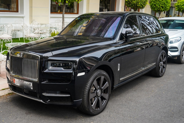 Rolls-Royce Cullinan hon 40 ty lam xe ruoc dau 