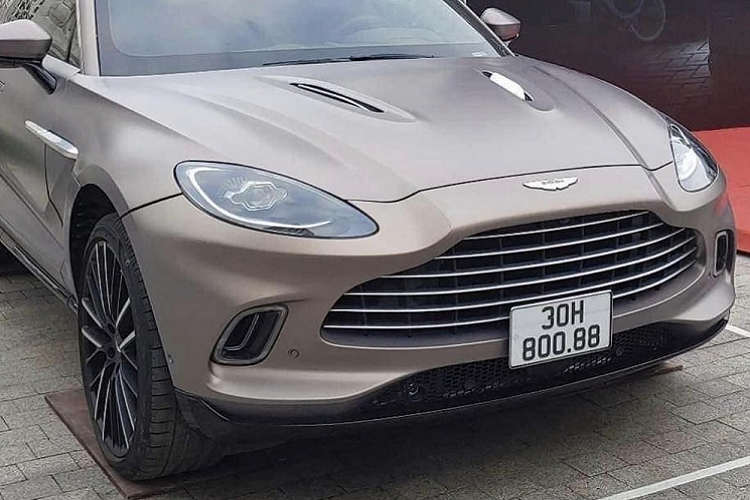 Aston Martin DBX mau Satin Solar hon 16 ty ve tay dai gia Ha Noi-Hinh-2