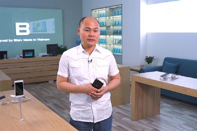 CEO Bkav Nguyen Tu Quang goi von tu nguoi ham mo Bphone