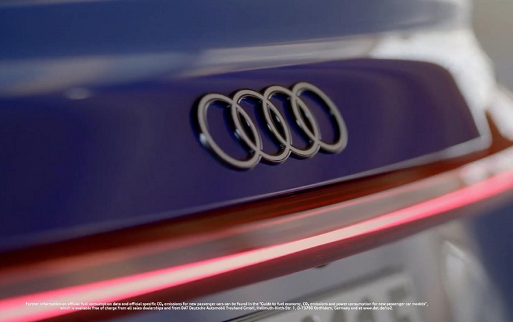 Audi ra mat logo 2D den trang - triet ly cang don gian cang dep-Hinh-2