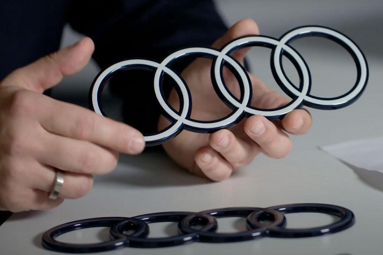 Audi ra mat logo 2D den trang - triet ly cang don gian cang dep