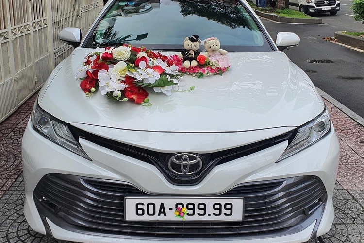 Diem mat Toyota Camry doi moi trung 