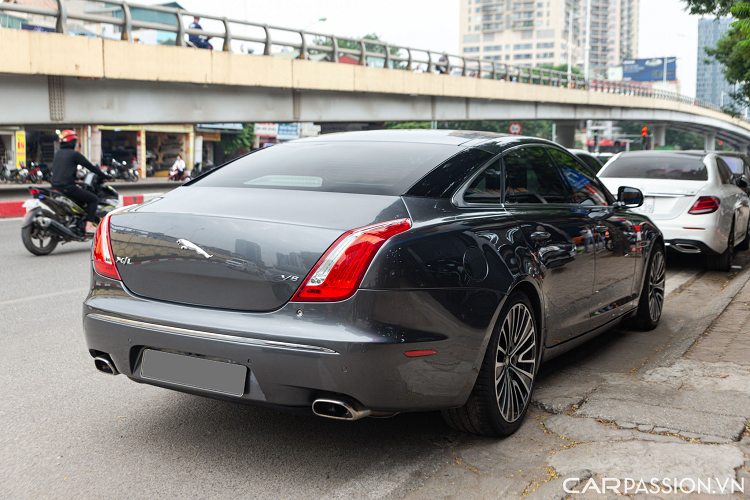 Jaguar XJL Supercharged chay 11 nam, 