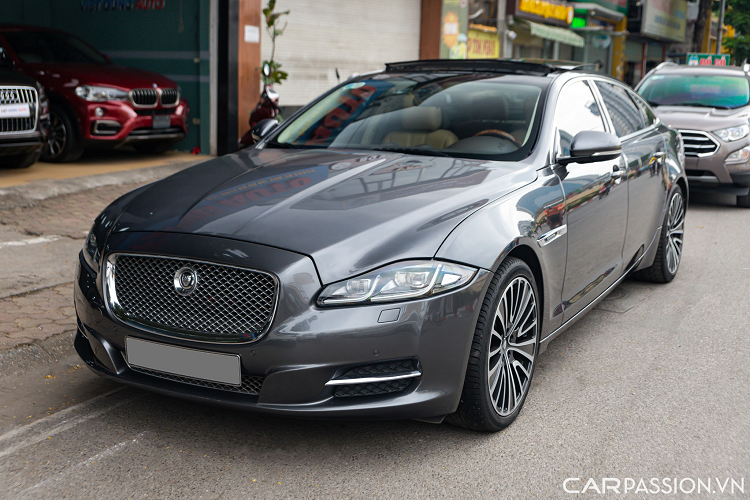 Jaguar XJL Supercharged chay 11 nam, 