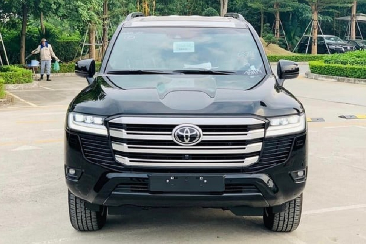 Toyota Land Cruiser 2023 ve Viet Nam, dai ly kem “lac” gan 2 ty dong