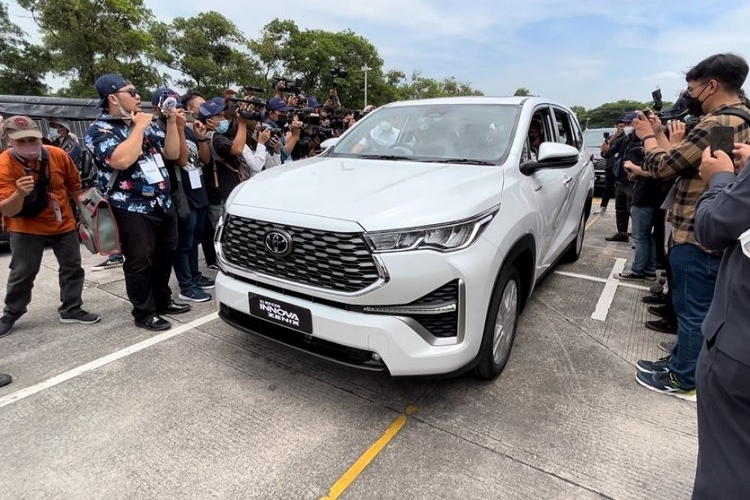 Toyota Innova 2023 xuat khau tu Indonesia ra chau A, co ca Viet Nam-Hinh-15