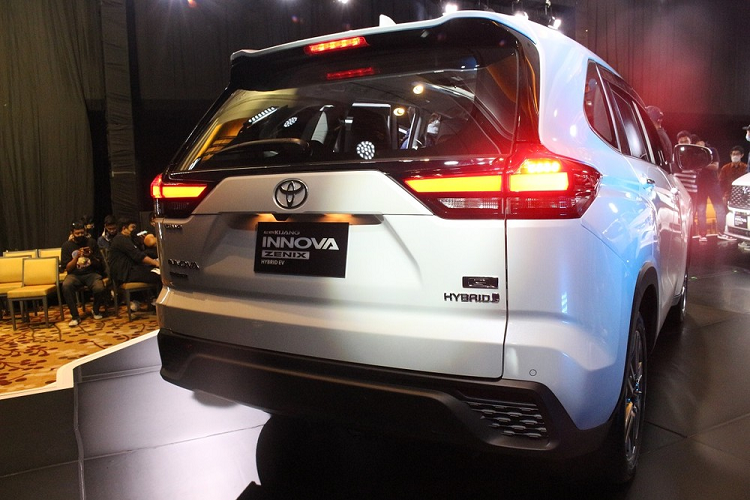 Toyota Innova 2023 xuat khau tu Indonesia ra chau A, co ca Viet Nam-Hinh-4