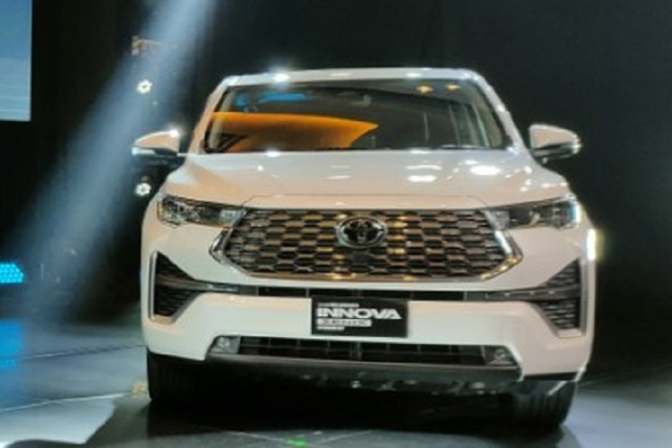 Toyota Innova 2023 xuat khau tu Indonesia ra chau A, co ca Viet Nam-Hinh-6