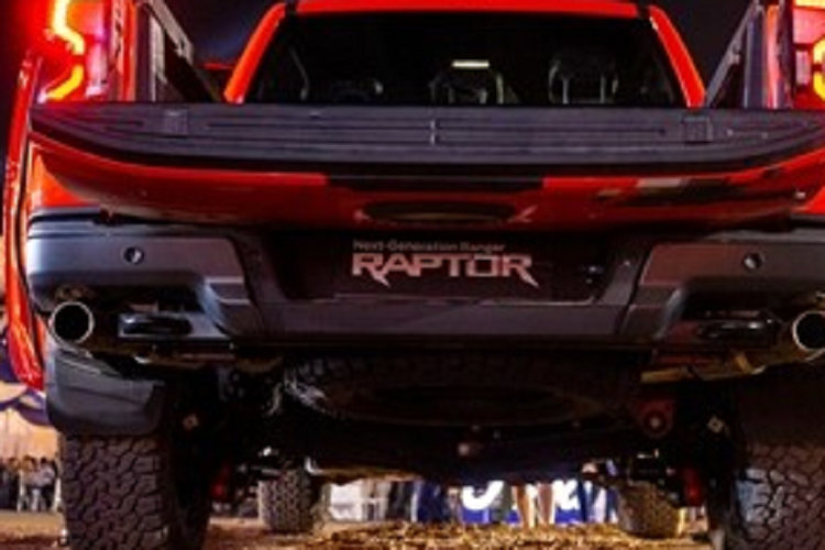 Ford Ranger Raptor 2023 ra mat tai Lao, dan choi Viet Nam 