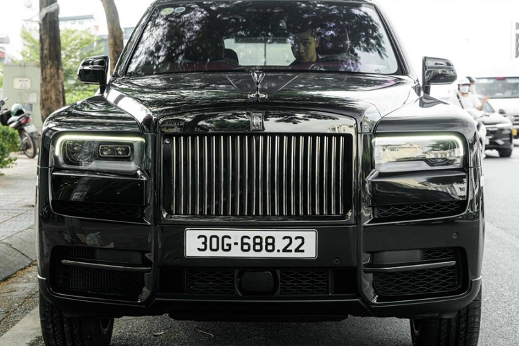 Rolls-Royce Cullinan Black Badge cua “chi ong dia” rao ban hon 39 ty