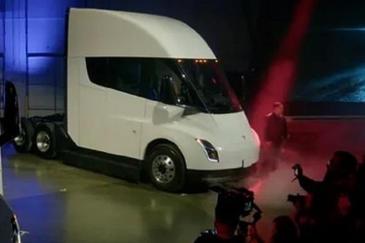 Xe dau keo Tesla Semi chay dien ra mat, tu hon 3,6 ty dong?-Hinh-8