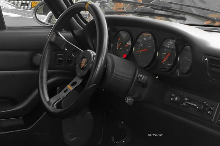 Tom gon Porsche 911 GT2 993 “tha dang” cuc chat tren pho Sai Gon-Hinh-8