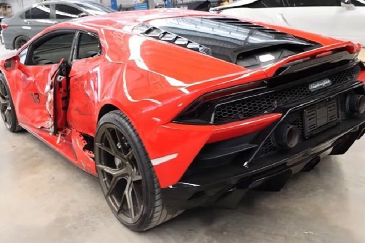 Lamborghini Huracan nat suon, tien sua du 