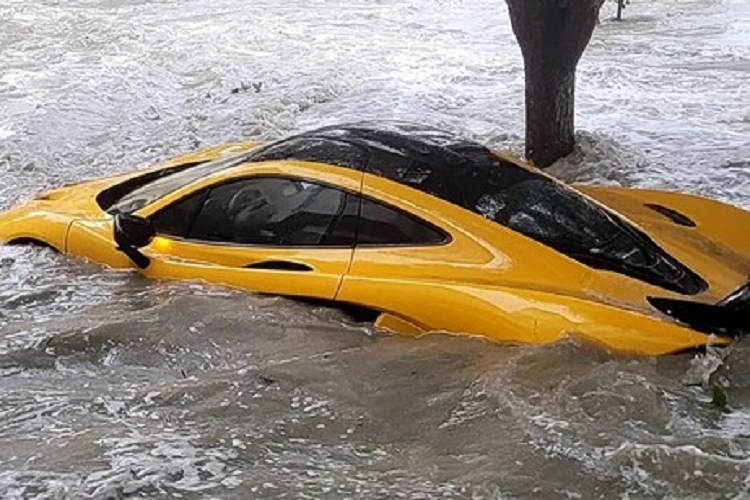 McLaren P1 tung “chet chim” trong lu dau gia lai, do nguoi mua huy don-Hinh-8