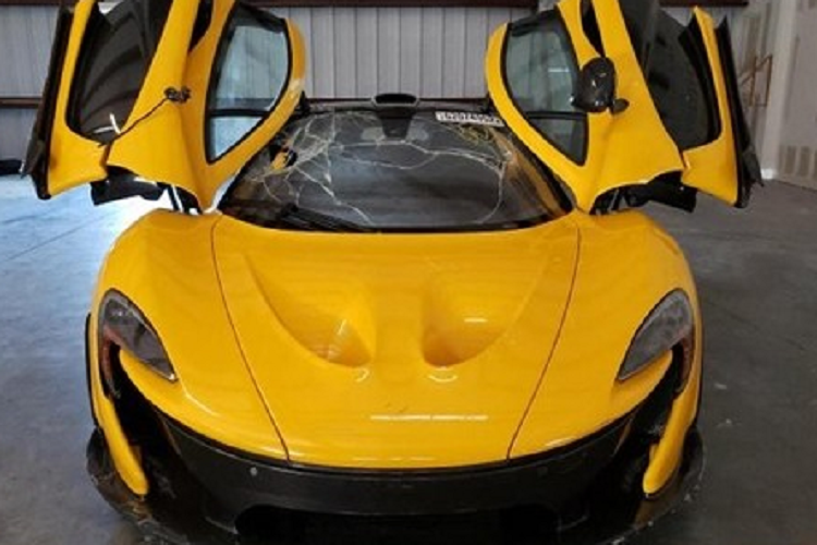 McLaren P1 tung “chet chim” trong lu dau gia lai, do nguoi mua huy don