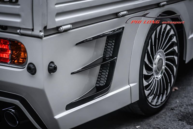Xe tai Hyundai Porter 150 do sieu xe Lamborghini cua “dan choi” Viet-Hinh-2