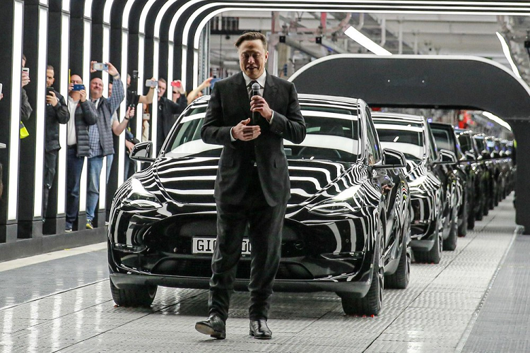 Tesla cua ty phu Elon Musk trong cuoc dua tang doanh so cuoi 2022