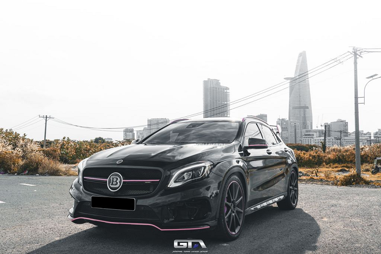 Chiec Mercedes-AMG GLA 45 do Brabus 700 