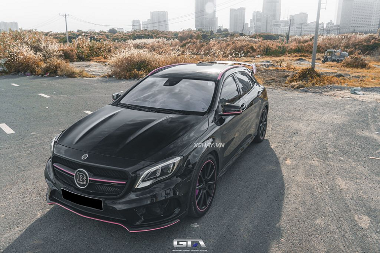 Chiec Mercedes-AMG GLA 45 do Brabus 700 