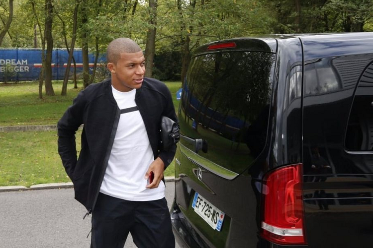 Lionel Messi va Kylian Mbappe - ai so huu sieu xe dinh cao?-Hinh-10