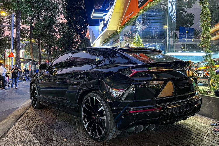 Tan thay Lamborghini Urus hon 20 ty mau den 