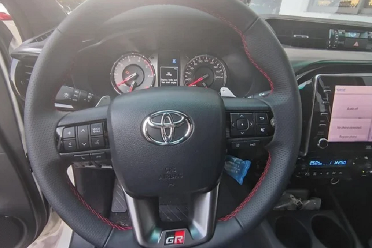 Toyota Hilux GR Sport doc nhat Viet Nam chao ban hon 1 ty dong-Hinh-5