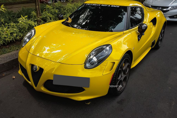 Tan thay Alfa Romeo 4C Launch Edition hon 4 ty doc nhat Viet Nam