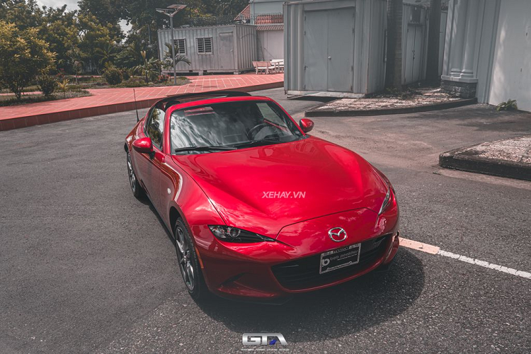 Chiec Mazda MX-5 RF 2022 “doc nhat vo nhi” tai Viet Nam o Sai Gon