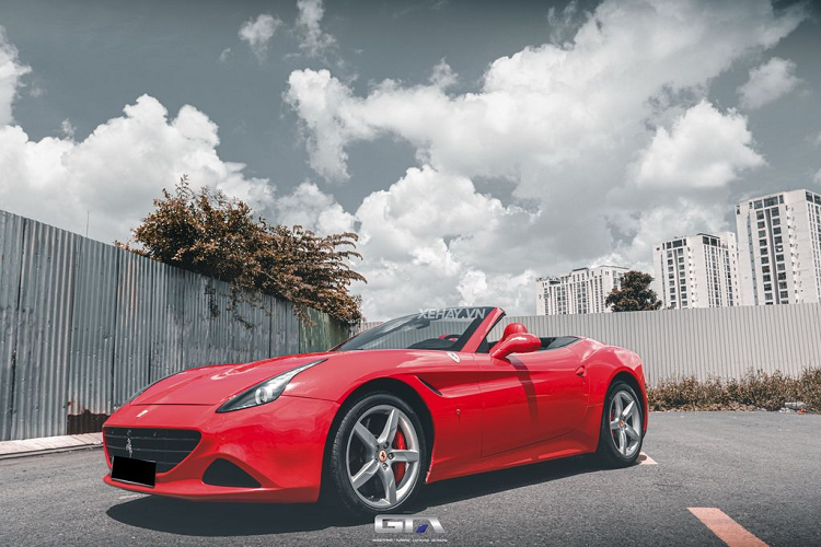 “Ngua chom” Ferrari California T thu 3 moi nhap tich Viet Nam-Hinh-3