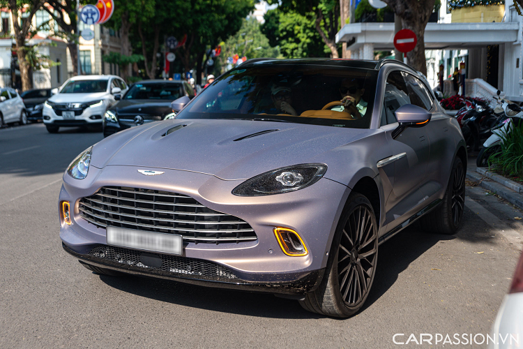 Chiec Aston Martin DBX hon 16 ty tai Ha Noi 