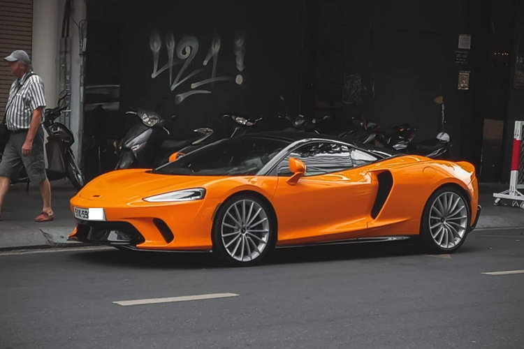 McLaren GT hon 16 ty chinh hang dau tien tai Viet Nam ra bien so