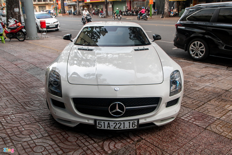 Mercedes-AMG SLS cua canh chim lam moi don Tet o Sai Gon-Hinh-3