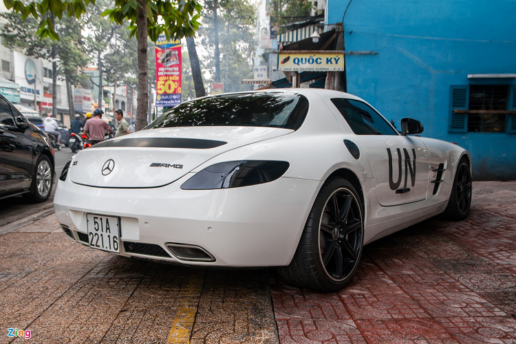 Mercedes-AMG SLS cua canh chim lam moi don Tet o Sai Gon-Hinh-4