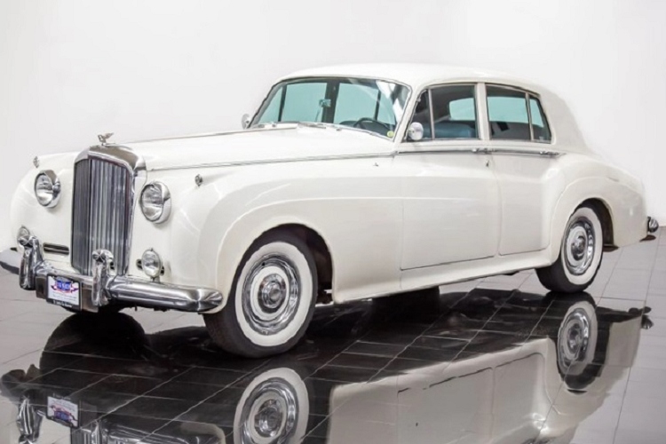 Hoang Kim Khanh up mo khoe hang Bentley S2 