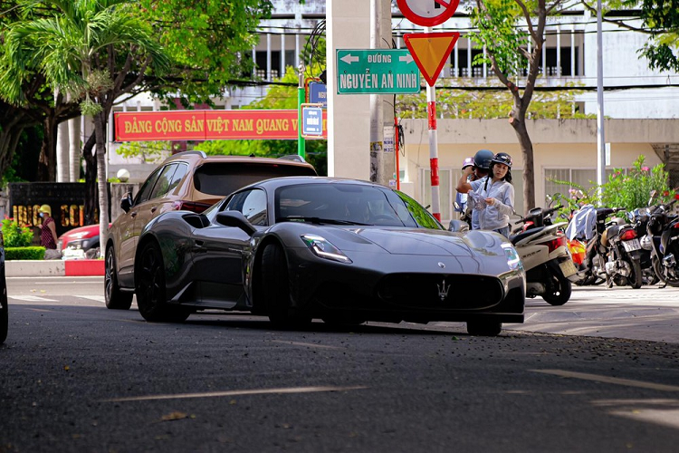 Maserati MC20 hon 16 ty mau la cua dai gia Ba Ria - Vung Tau-Hinh-7