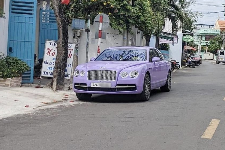 Bentley Continental Flying Spur tien ty 