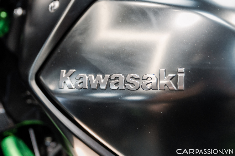 Kawasaki Ninja H2R gan 2 ty tai Viet Nam, dat ngang BMW 3-Series “dap hop”-Hinh-12