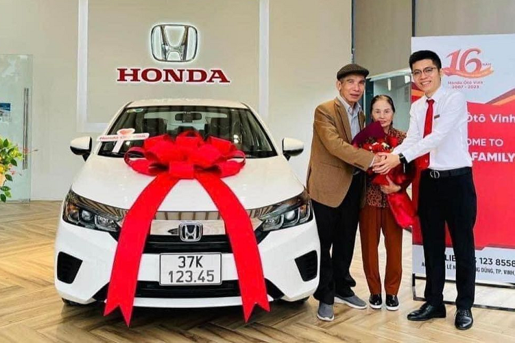 Honda City trung “bien sanh 37K-12345” cua ong ba tai Nghe An