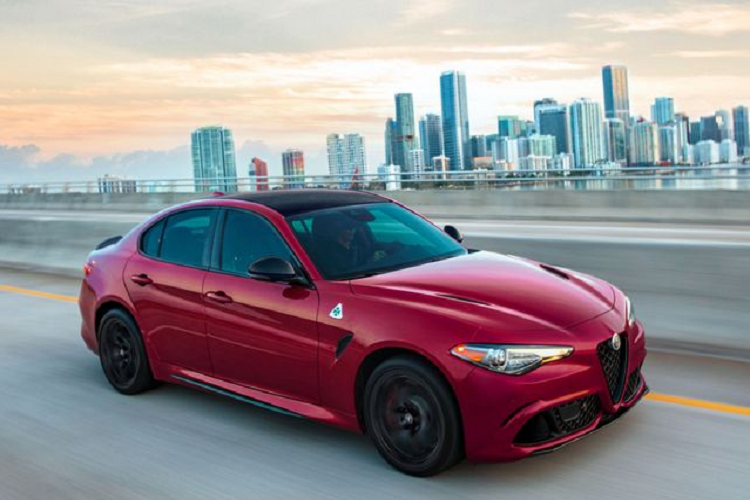 Alfa Romeo Giulia Quadrifoglio - sieu xe dien 1.000 ma luc ra mat 2025-Hinh-3