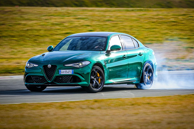 Alfa Romeo Giulia Quadrifoglio - sieu xe dien 1.000 ma luc ra mat 2025