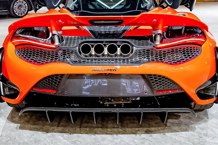 McLaren 765LT 