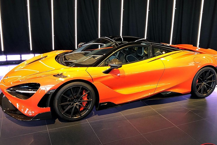 McLaren 765LT 