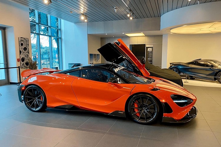McLaren 765LT 