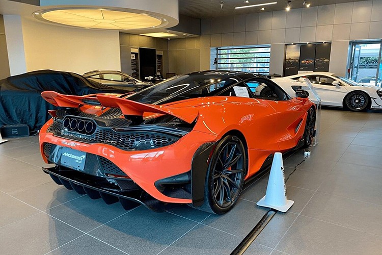 McLaren 765LT 