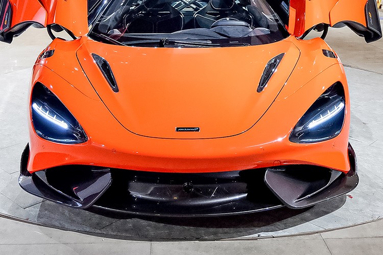 McLaren 765LT 